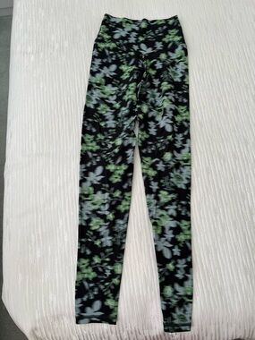 Aerie off-line real me 7/8 cross over high waisted Black Floral Leggings